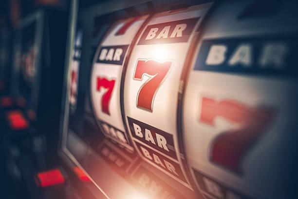 Lucky Twins betting interface on bomjitu showing game information and player/banker choices